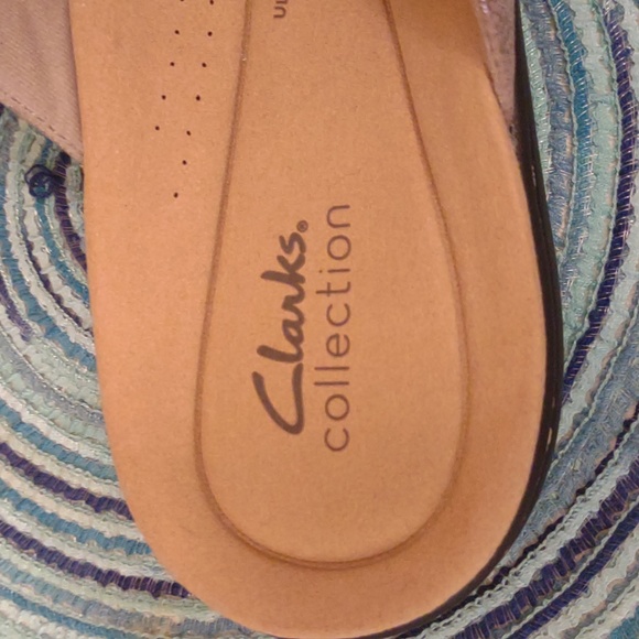 NWOT Clark's SZ 10W Sandals Gold Sparkle w/ Blemish. - Picture 6 of 9